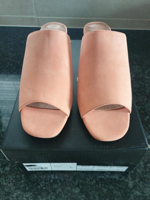 peach sandals flat